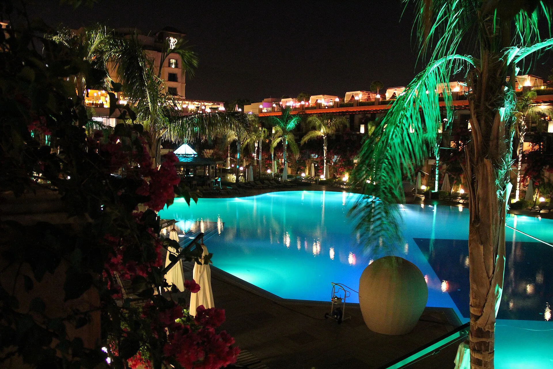 Cratos Premium Hotel