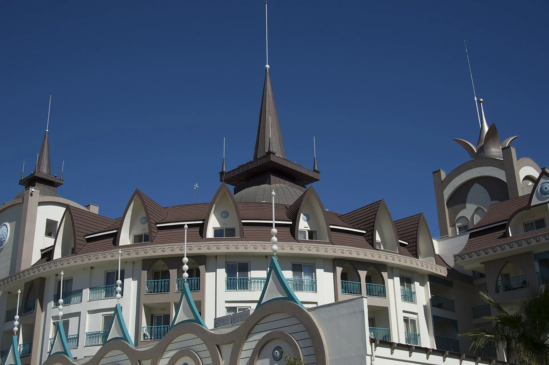 Side Crown Palace
